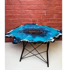 Столик Срез камня из эпоксидной смолы синий