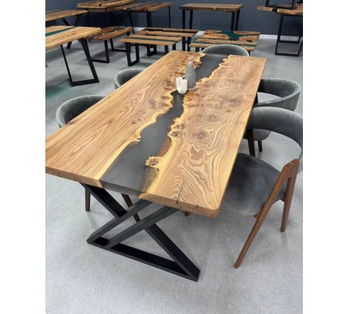 Стол река из эпоксидной смолы