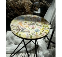 Столик из эпоксидной смолы с цветами