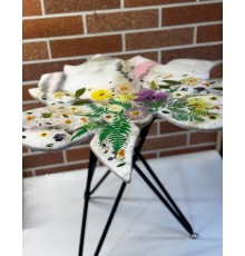 Столик из эпоксидной смолы Лотос с цветами