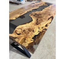 Стол река из эпоксидной смолы и карагача