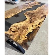 Стол река из эпоксидной смолы и карагача