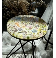 Столик из эпоксидной смолы с цветами